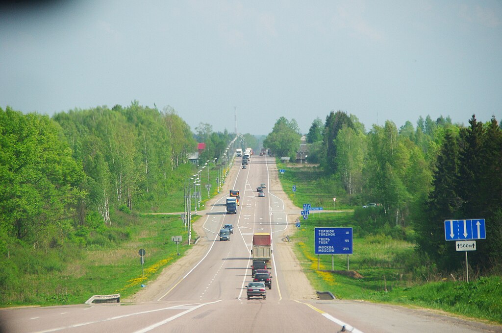 Чем опасна трасса М10?