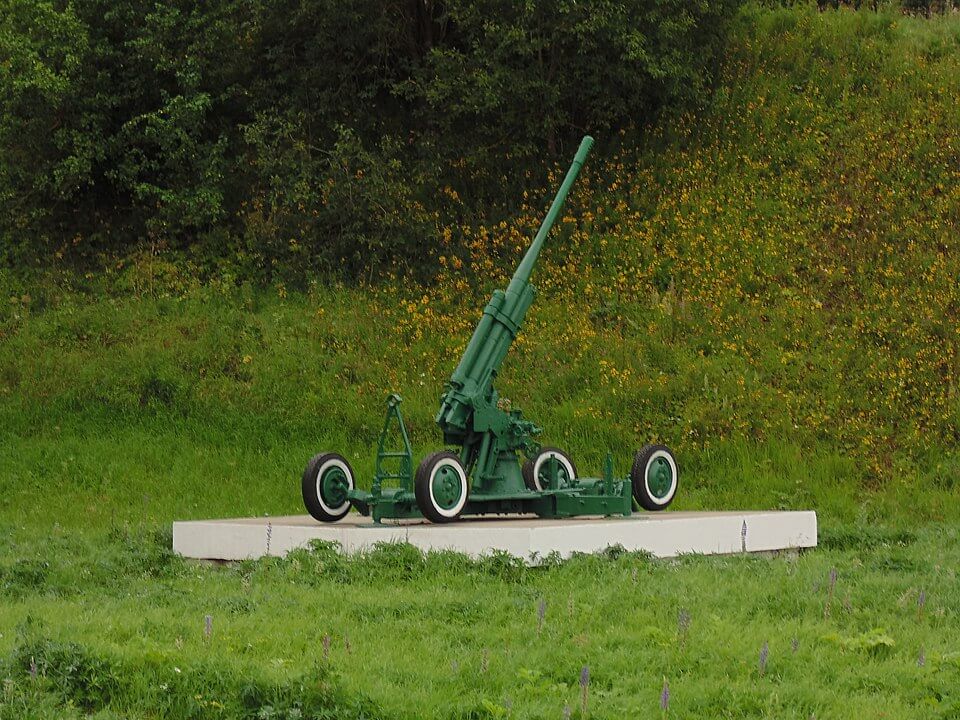 Пушка ЗИС-3 Пушка ЗИС-3 в Волхове