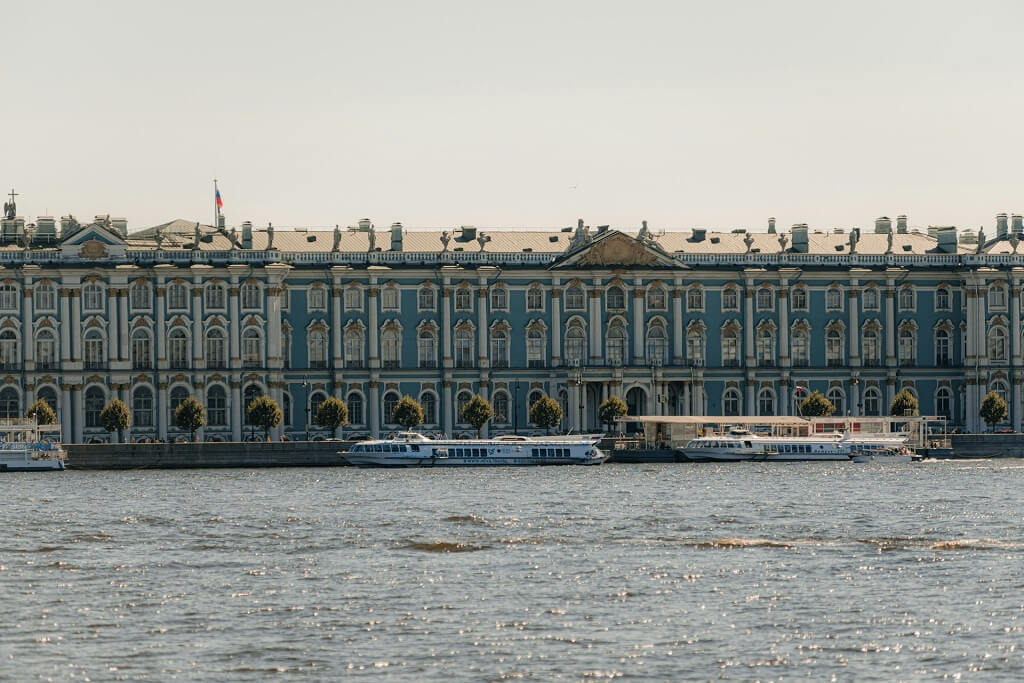 Метеор у Эрмитажа Метеор до Петергофа