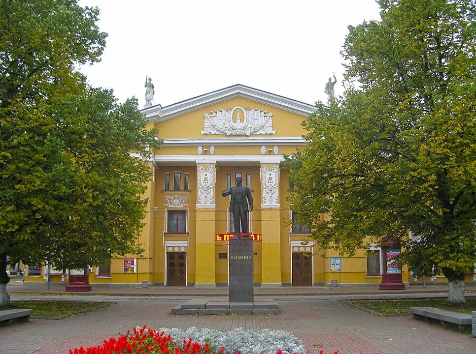 ДК в Волхове Музеи, театры и научные центры в городе Волхов
